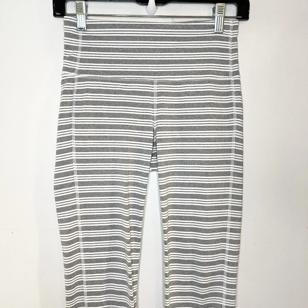 Athleta Heather Stripe Chaturanga Capri Legging XS Gray White 591368 - Picture 3 of 7